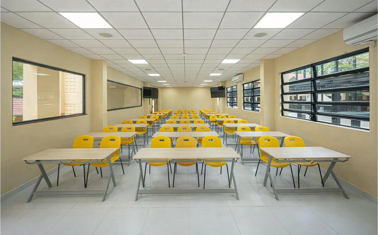 Bàn học cho bé lớp 1 đẹp, chuẩn tư thế, dễ tập trung