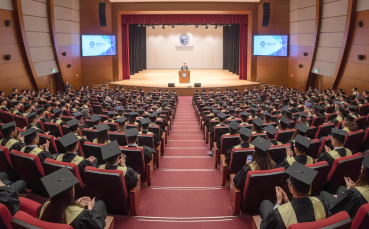 Hội trường trường học hiện đại, nơi tri thức và cảm xúc hội tụ