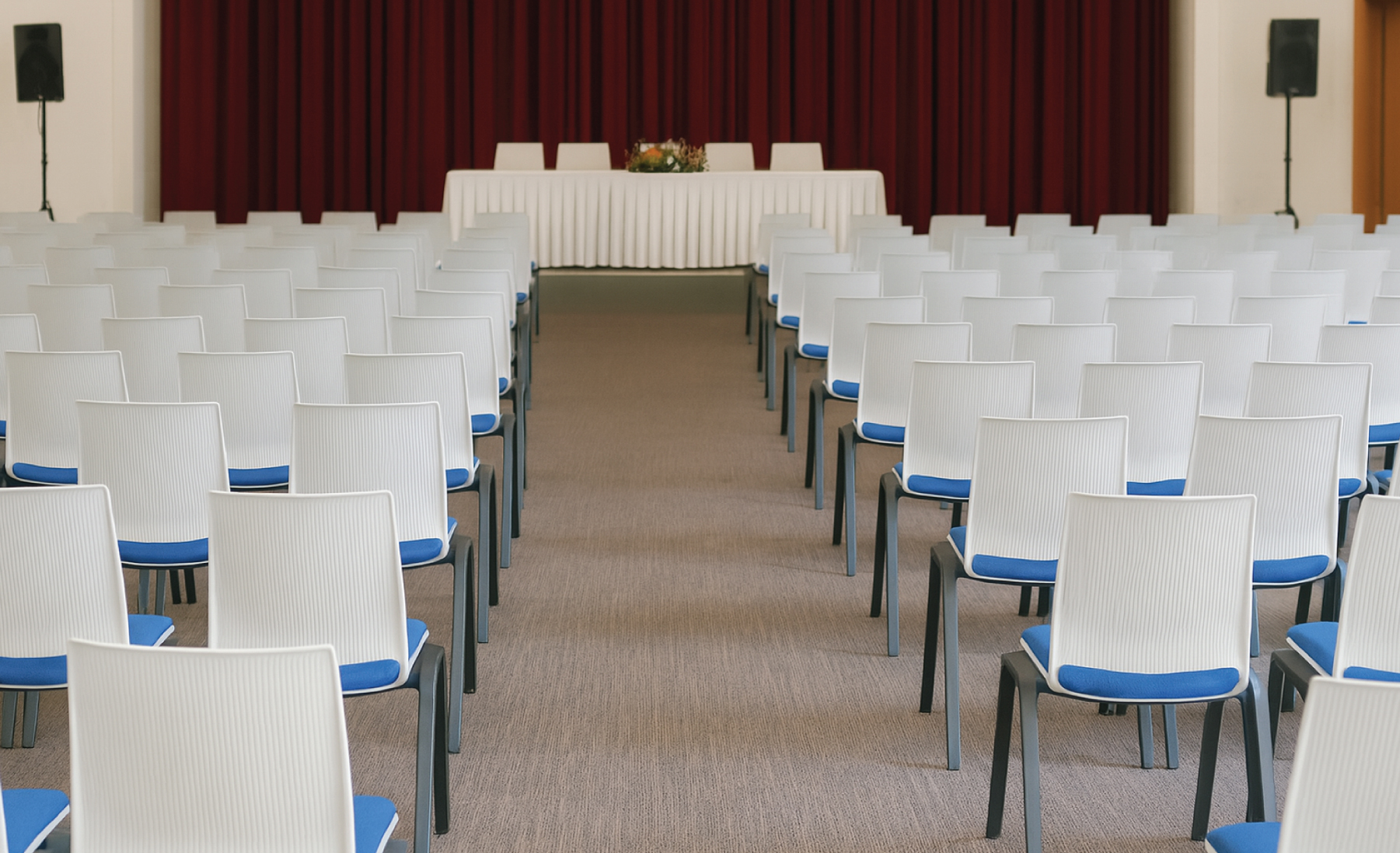 The Fila chair is suitable for auditoriums, outdoor stages