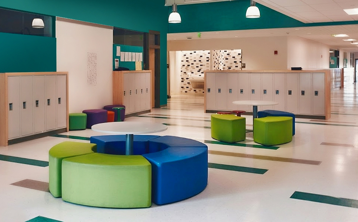 không gian ghế băng chờ ở sảnh chờ trường học đẹp