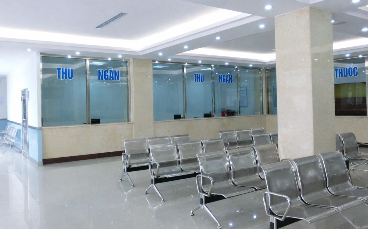 ghế băng chờ 3 chỗ ngồi ở sảnh chờ trường học đẹp