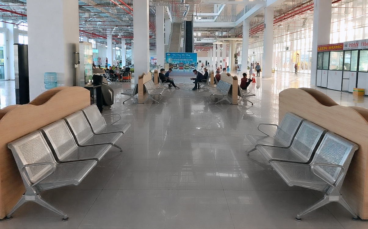 băng chờ 3 chỗ ngồi Stone 03 ở sảnh chờ bến xe đẹp