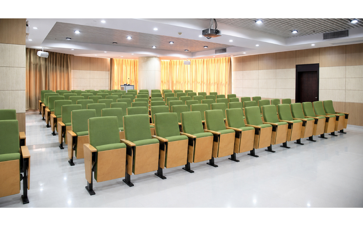 Thiết kế hội trường có dùng ghế hội trường Spotlight bọc nỉ đẹp, không gian rộng, sang trọng