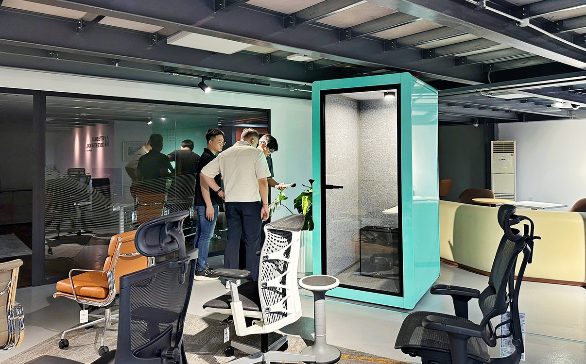 Kiểm tra trải nghiệm thực tế Phonebooth tại showroom RPB Education & Public