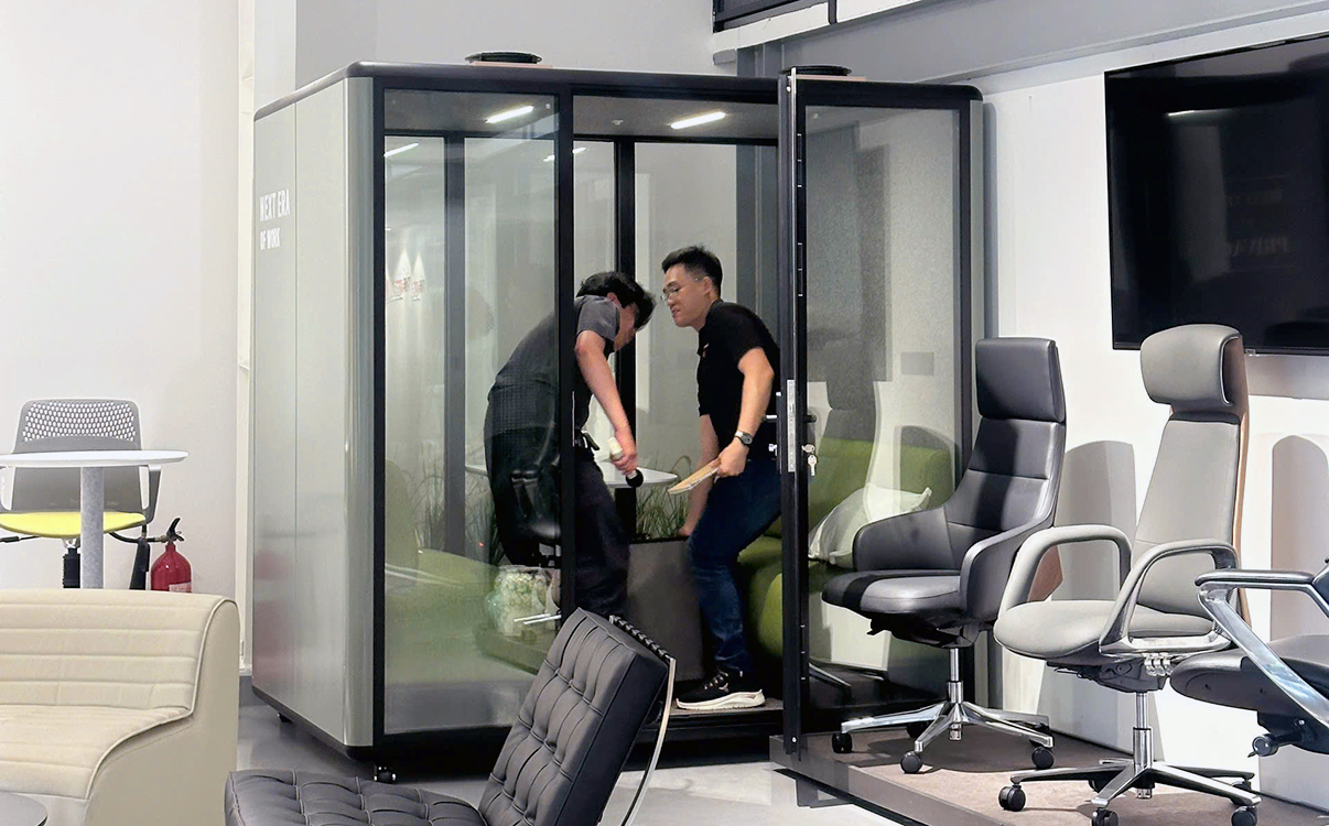 Trải nghiệm Phonebooth cách âm tại showroom RPB Education & Public