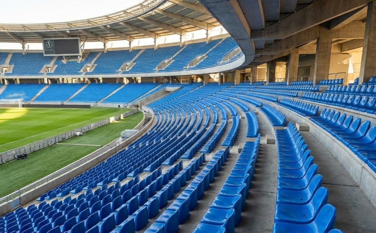  Ghế khán đài nhựa nguyên sinh với kết cấu chắc chắn, bề mặt bền đẹp và dễ vệ sinh, phù hợp cho nhà thi đấu và không gian sử dụng cường độ cao.