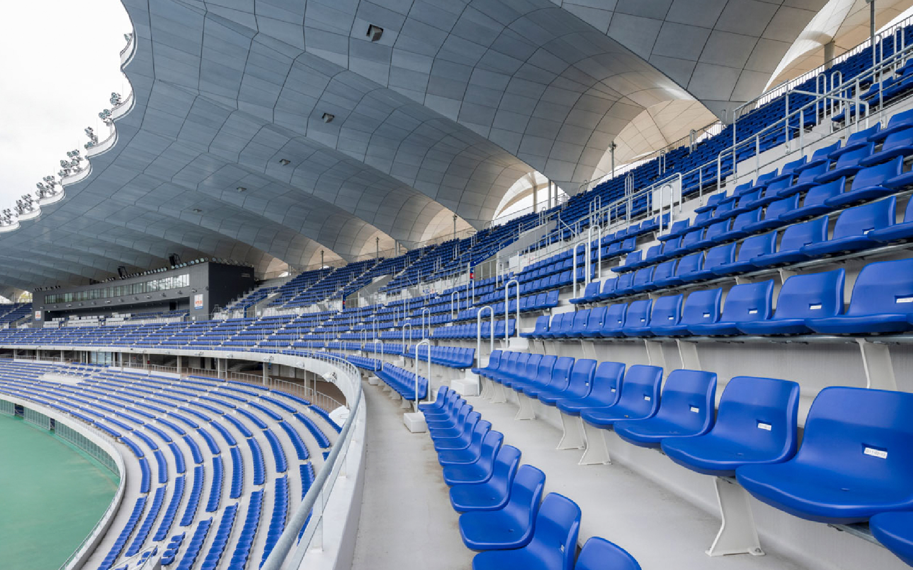 Ghế khán đài chất lượng cao, bền bỉ với thời tiết: Khung thép sơn tĩnh điện, nhựa chống UV, giảm chi phí bảo trì tối đa