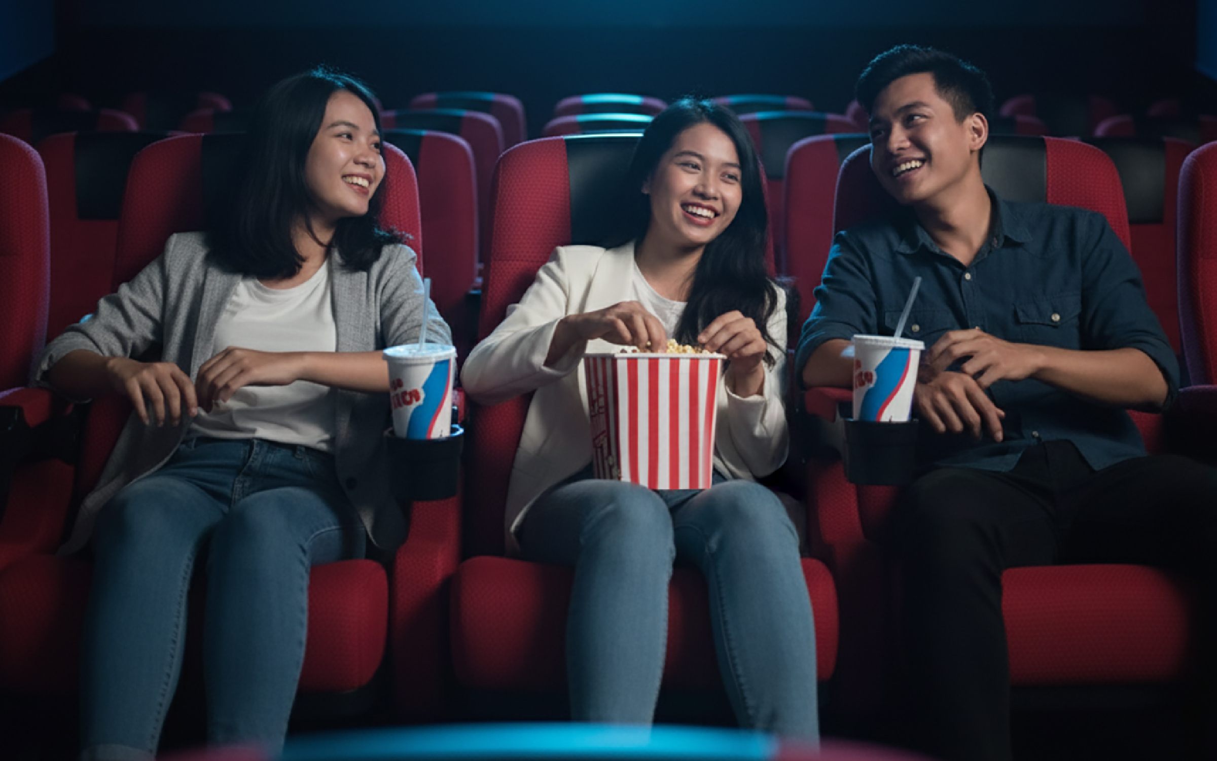 Hệ ghế module linh hoạt với hàng ghế couple seat riêng tư, lắp đặt được từ rạp thương mại đến phòng chiếu tại gia, bền bỉ qua hàng chục nghìn lượt kiểm định, khẳng định vị thế tiên phong của RPB Education & Public trong nội thất rạp phim.