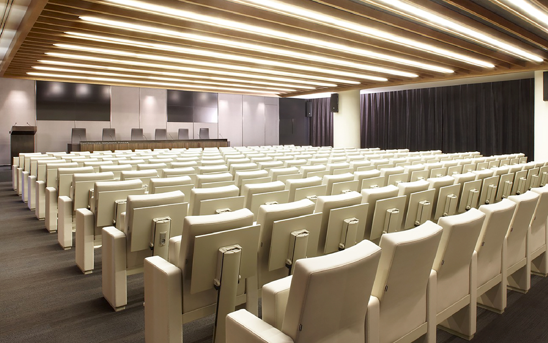 Ghế hội trường là 'điểm chạm' cốt lõi, nơi RPB Education & Public kiến tạo trải nghiệm êm ái, bền vững, giúp tối ưu sự tập trung và thể hiện sự đầu tư nghiêm túc của đơn vị giáo dục.