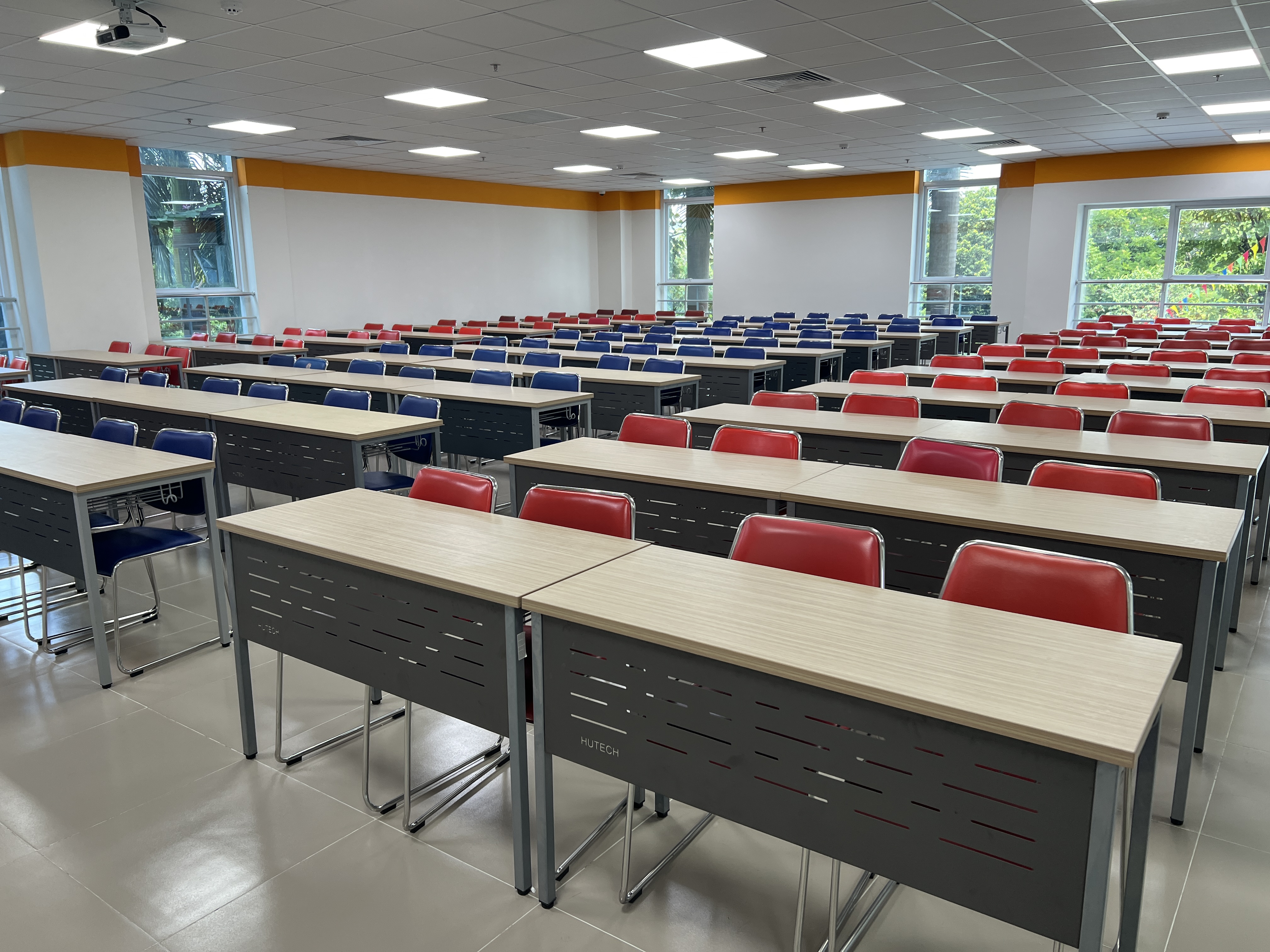 Project: Ho Chi Minh City University of Technology (HUTECH)_5