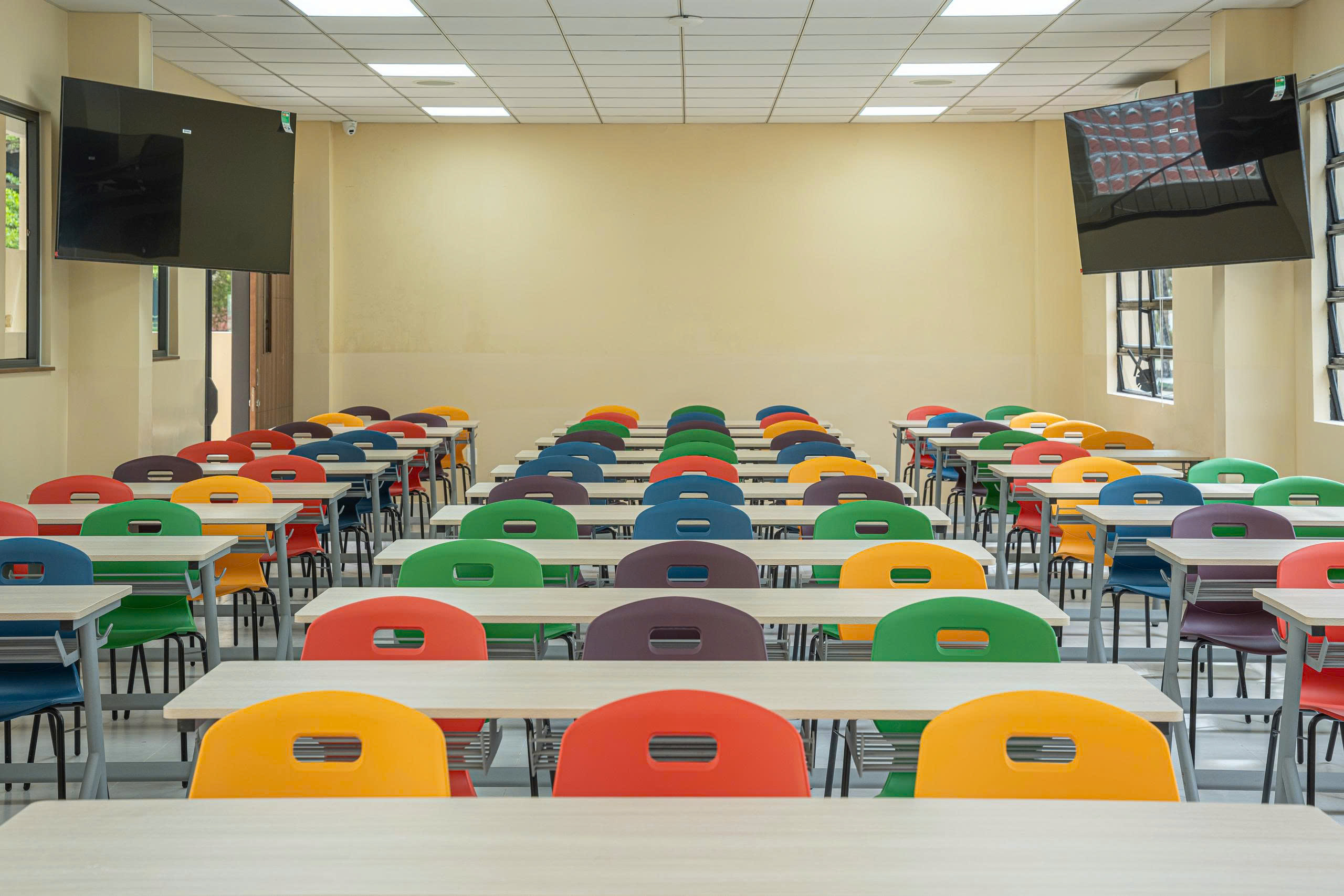 Lớp học trường ĐH Công nghệ Đồng Nai-6