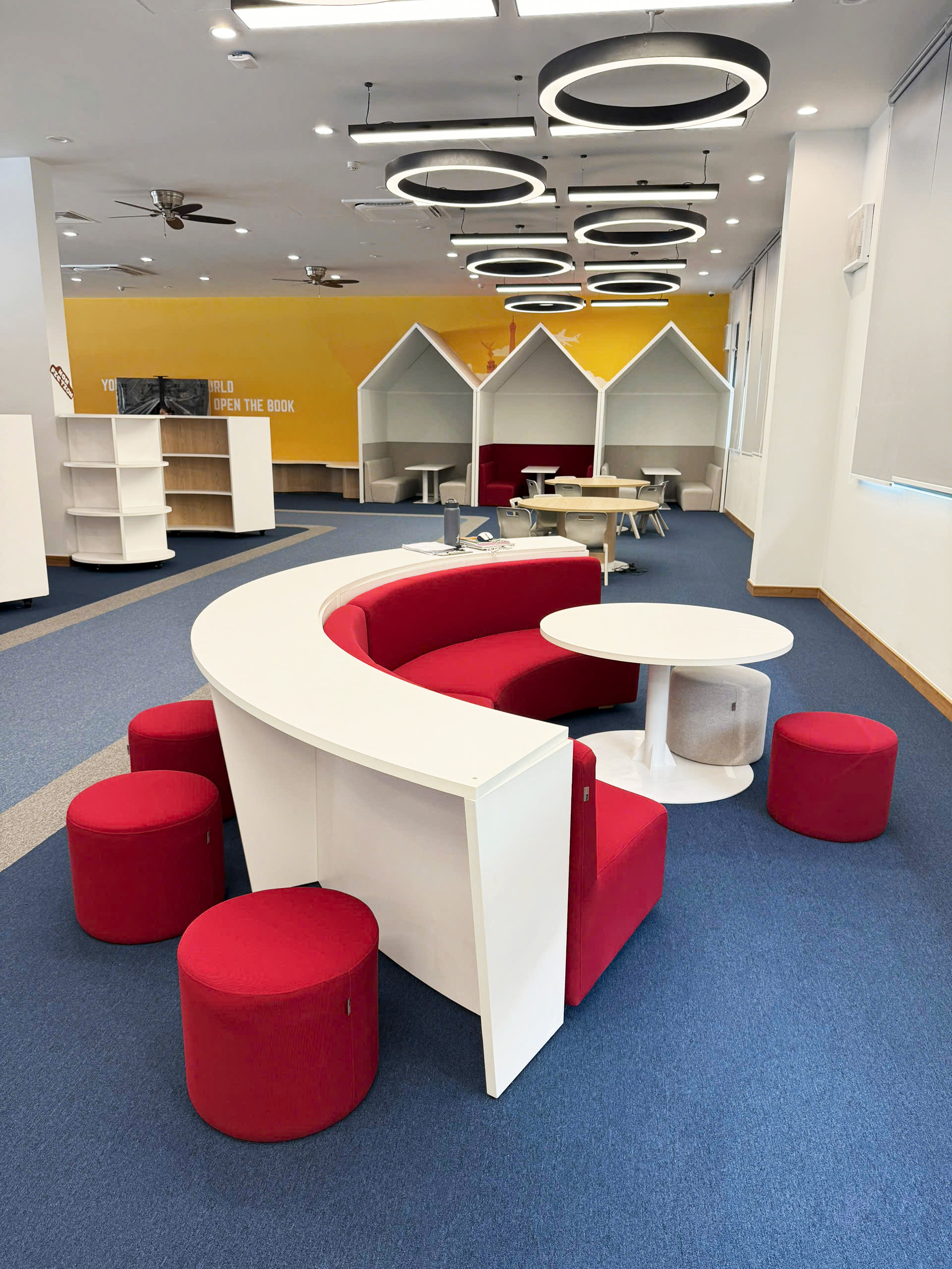Library desks and chairs for students2