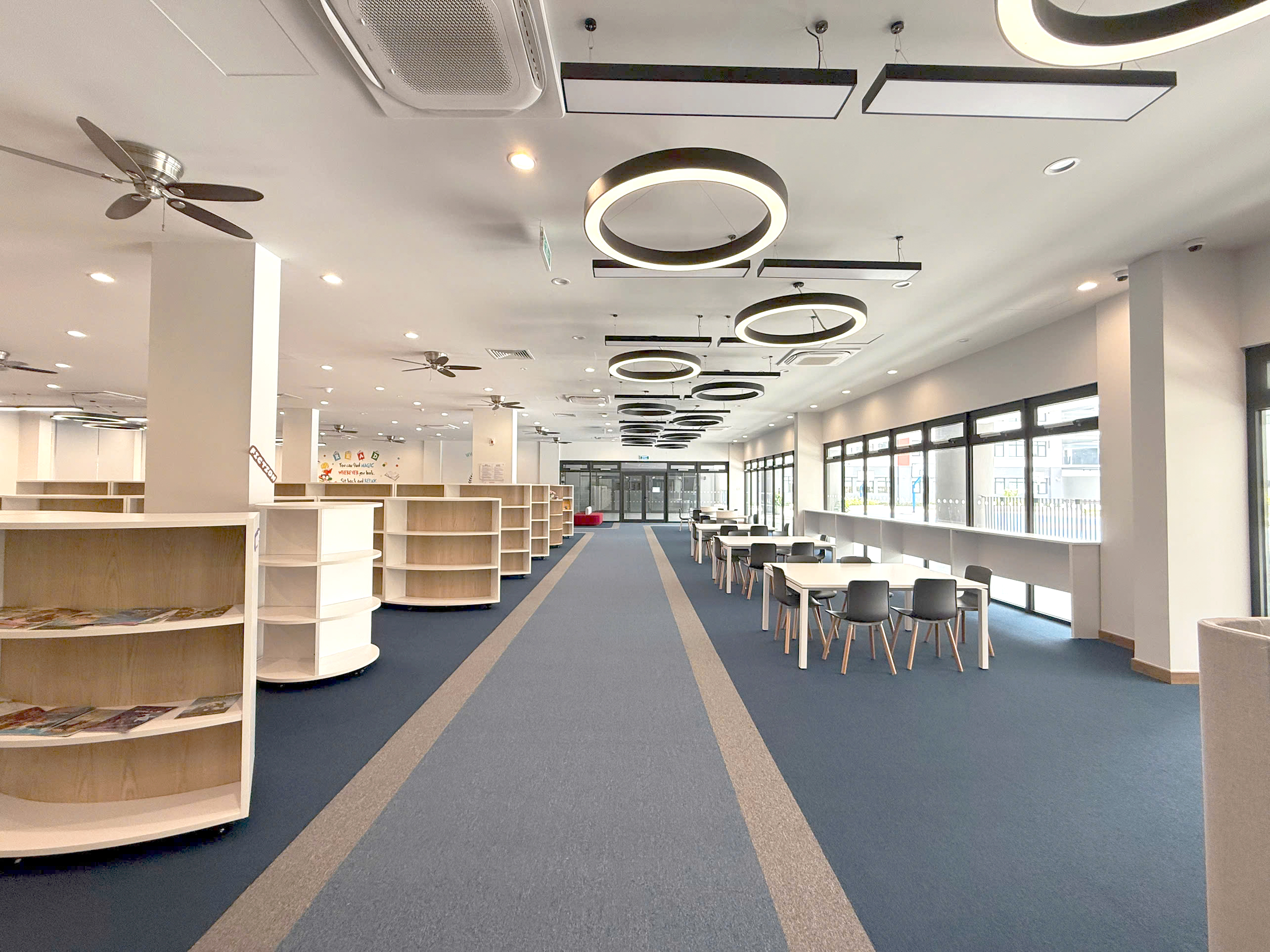 Library desks and chairs for students1